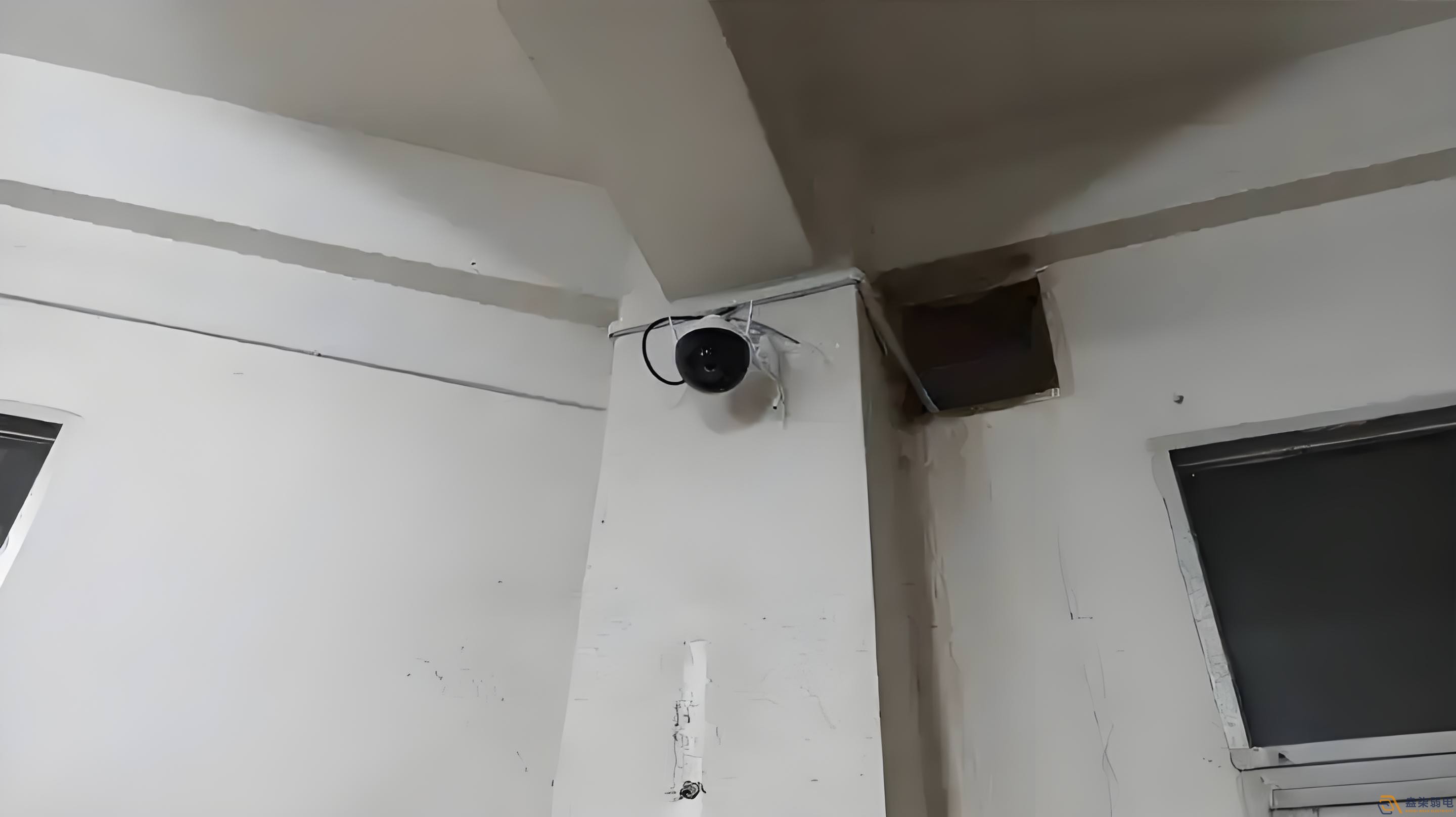 如何提高监控摄像头的防尘效果？