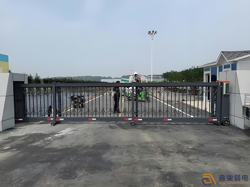 工厂大门优选—段滑门优势多